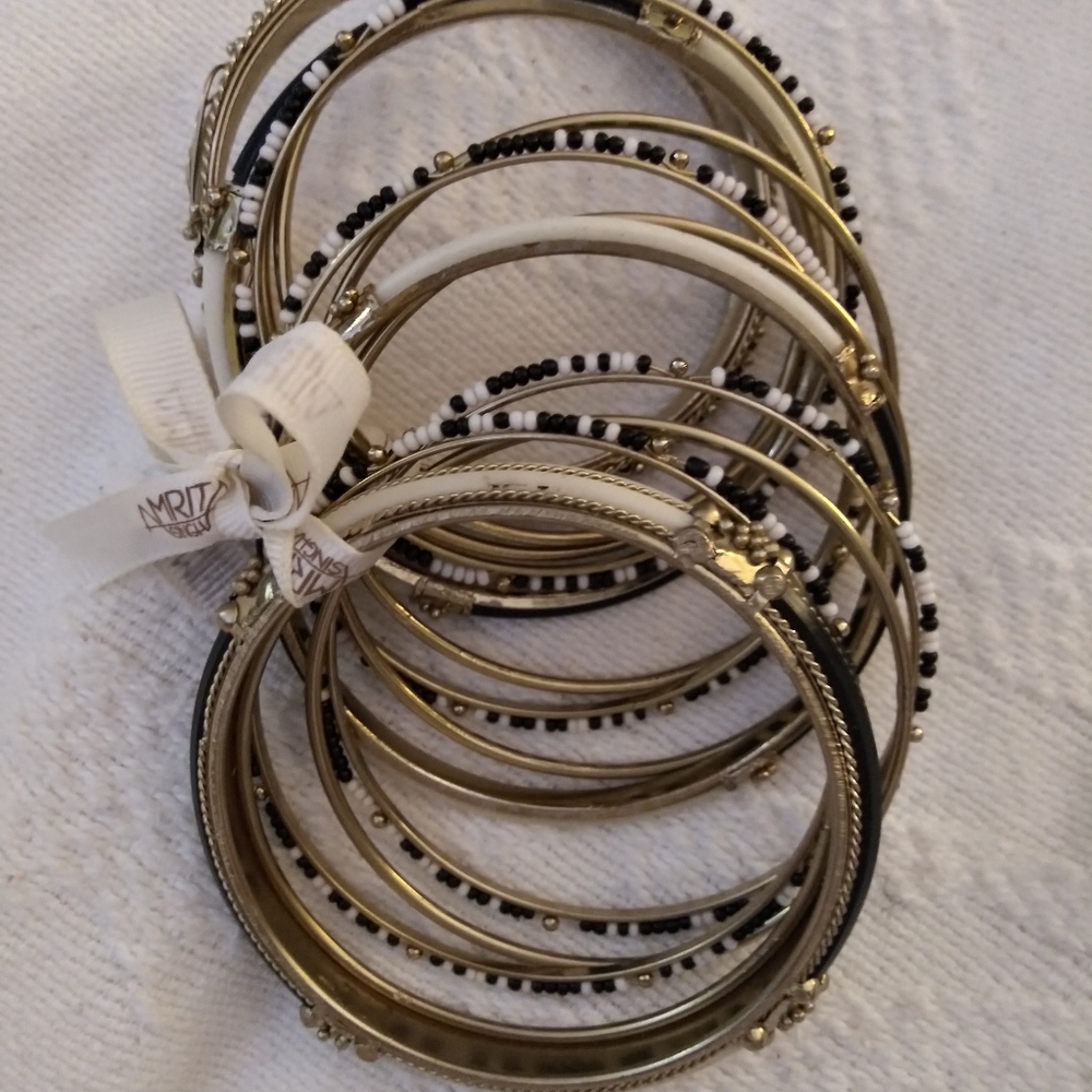 Bracelets - Picture 2 of 4